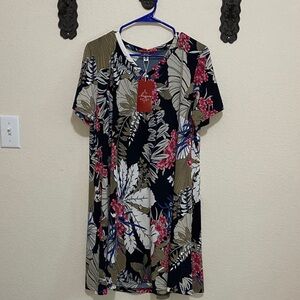 2/$15 NWT Hawaiian print tunic